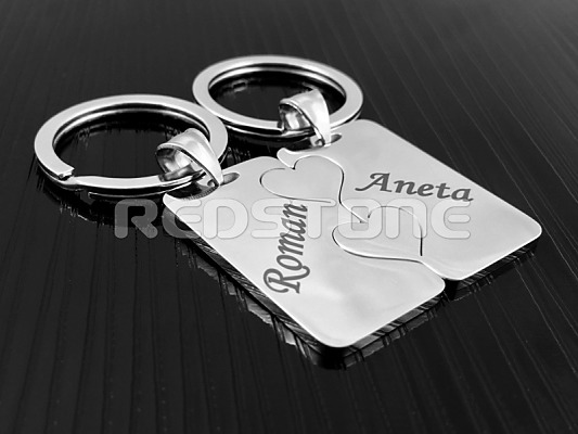 Sada klíčenek z chirurgické oceli se srdíčky a jmény